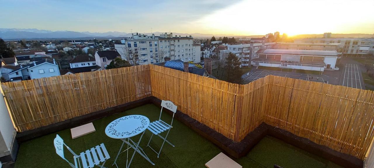Le Belvedere Dernier Etage Avec Terrasse Wifi Fibre Apartment Tarbes Luaran gambar